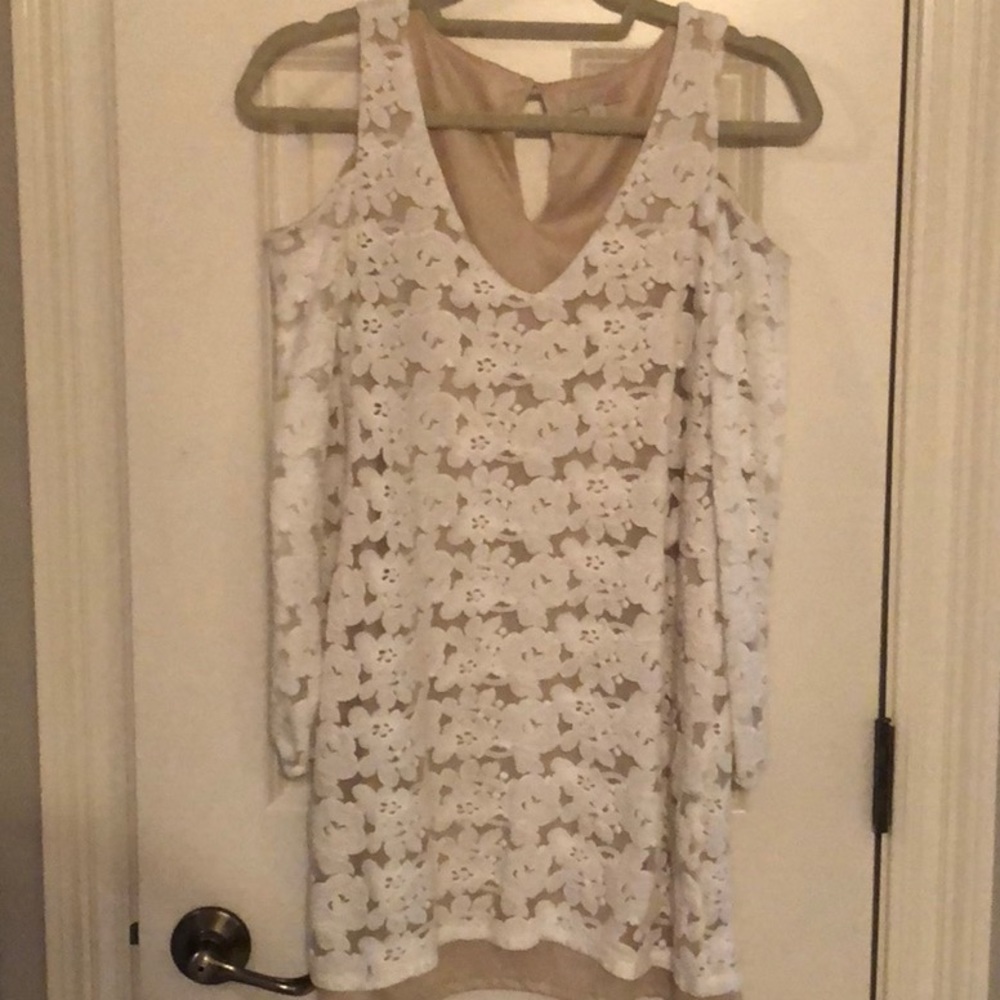 Eyelet/lace Gianni Bini dress w/ cold shoulder
